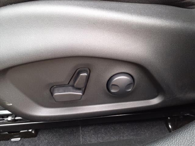 Photo of 2025 Diamond Black Crystal Pearlcoat Jeep Compass