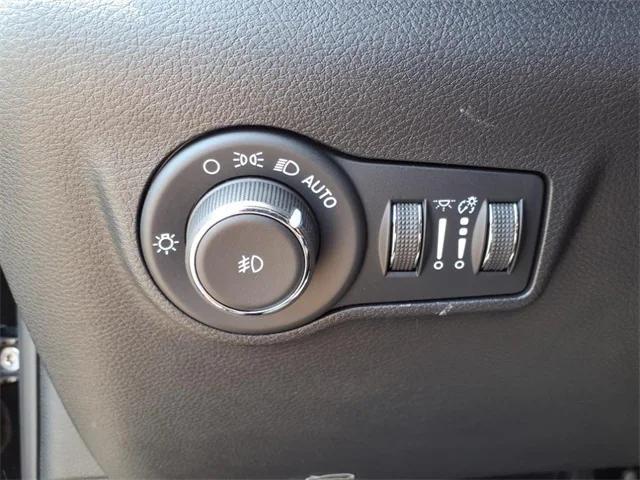 Photo of 2025 Diamond Black Crystal Pearlcoat Jeep Compass