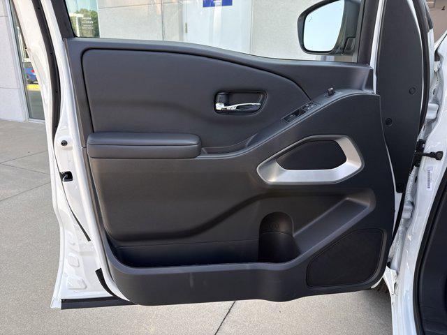 Photo of 2025 Glacier White Nissan Frontier