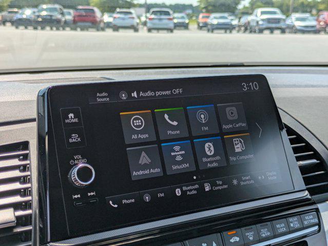 Photo of 2025 Platinum White Pearl Honda Odyssey