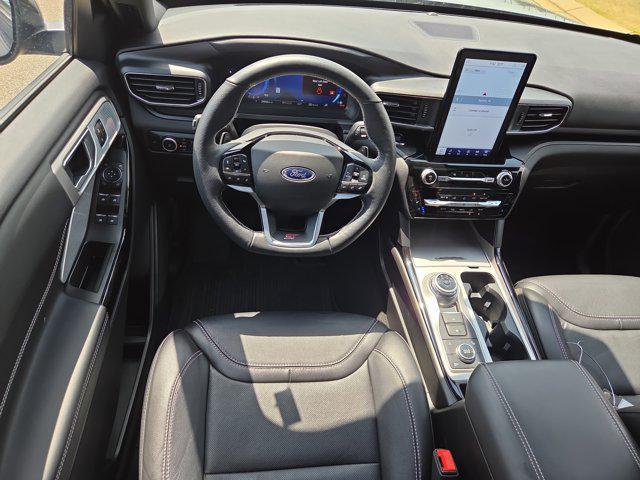 Photo of 2023 Carbonized Gray Metallic Ford Explorer