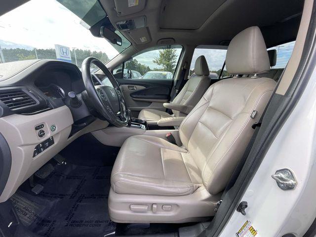 Photo of 2019 Platinum White Honda Ridgeline