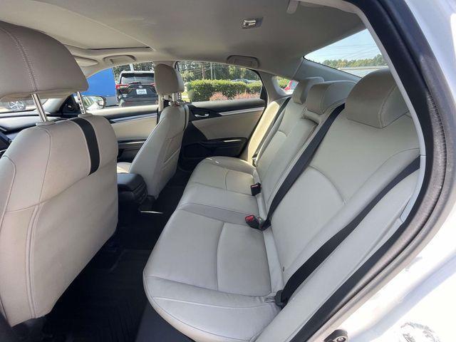 Photo of 2018 Taffeta White Honda Civic