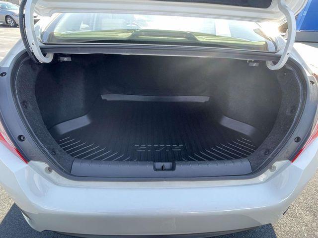 Photo of 2018 Taffeta White Honda Civic