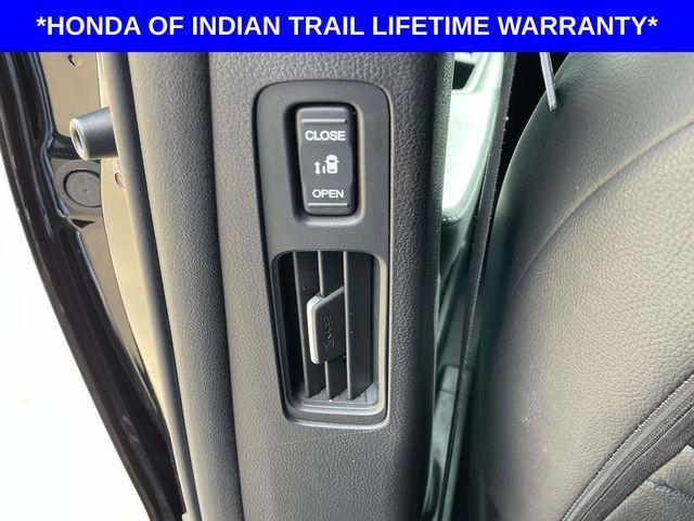 Photo of 2024 Crystal Black Pearl Honda Odyssey