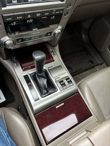 Photo of 2017 White Lexus GX 460
