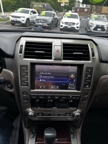 Photo of 2017 White Lexus GX 460
