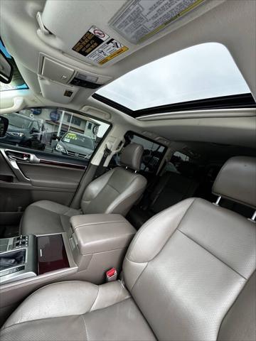 Photo of 2017 White Lexus GX 460
