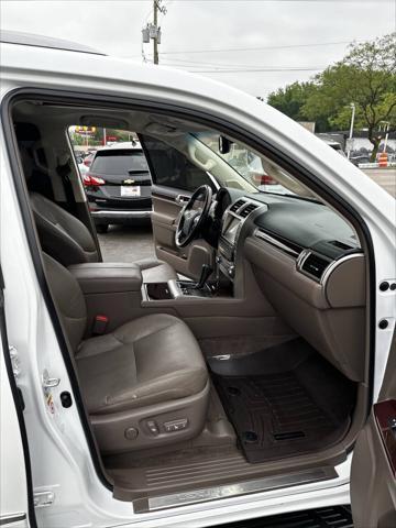 Photo of 2017 White Lexus GX 460