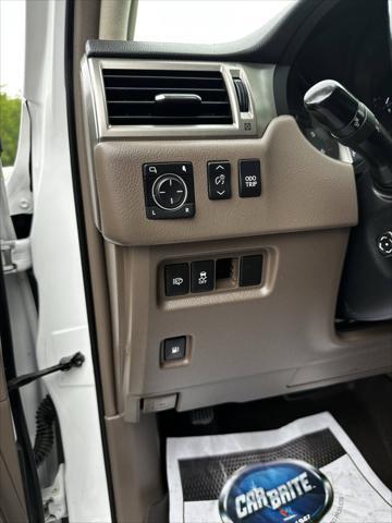 Photo of 2017 White Lexus GX 460