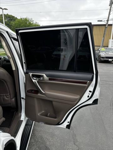 Photo of 2017 White Lexus GX 460