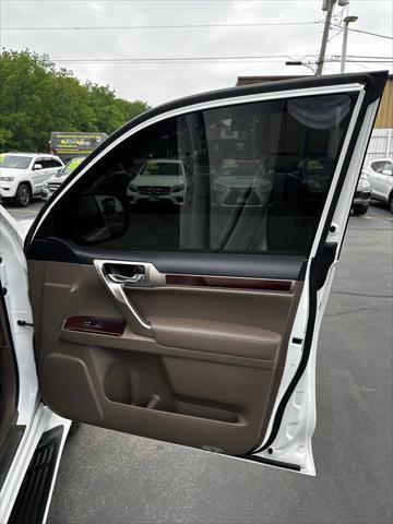 Photo of 2017 White Lexus GX 460