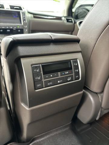 Photo of 2017 White Lexus GX 460