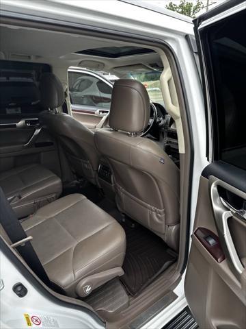 Photo of 2017 White Lexus GX 460