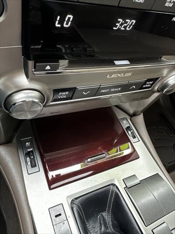 Photo of 2017 White Lexus GX 460
