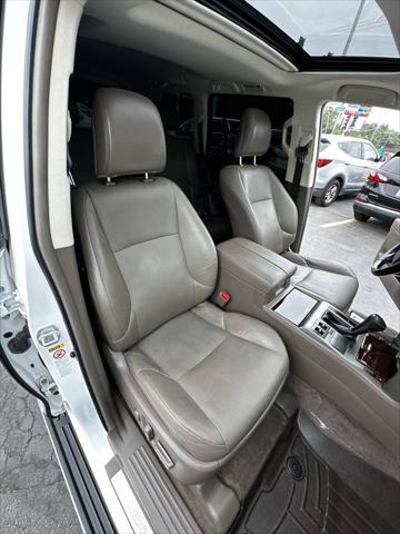 Photo of 2017 White Lexus GX 460