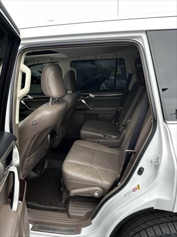 Photo of 2017 White Lexus GX 460