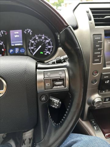 Photo of 2017 White Lexus GX 460