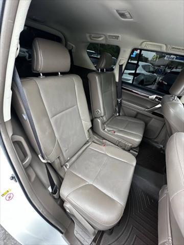 Photo of 2017 White Lexus GX 460