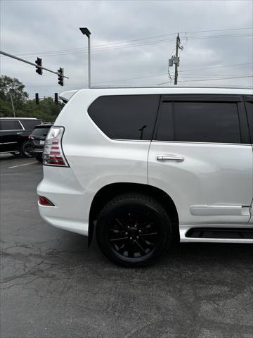 Photo of 2017 White Lexus GX 460