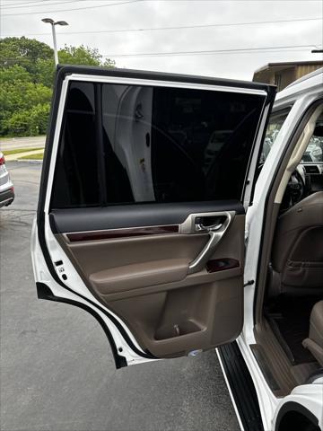 Photo of 2017 White Lexus GX 460