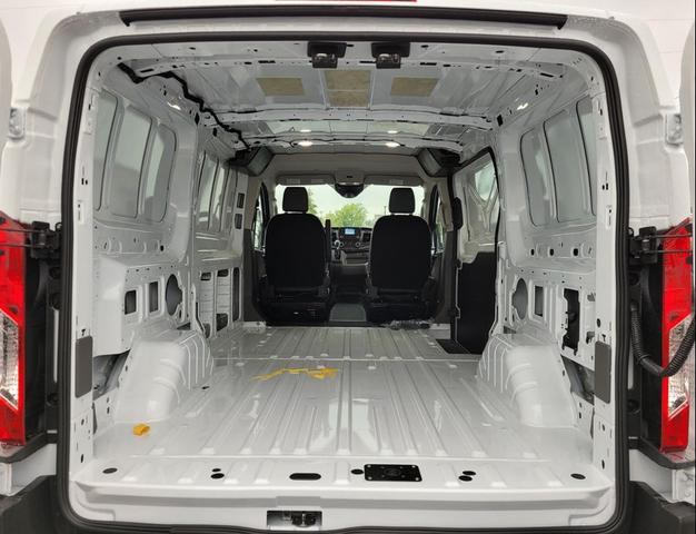 Photo of 2025 Oxford White Ford Transit-250