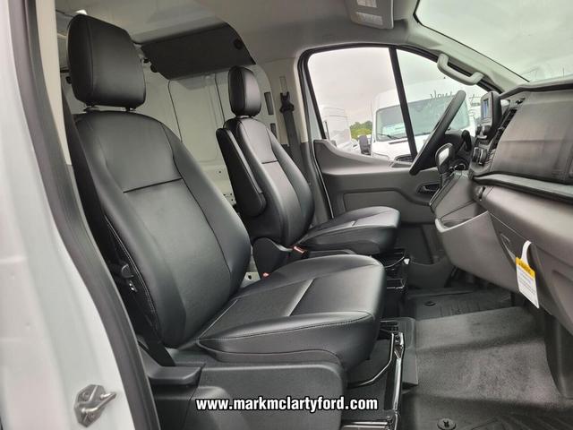 Photo of 2025 Oxford White Ford Transit-250