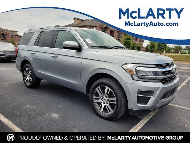 Photo of 2023 ICONIC SILVER METALLIC Ford Expedition