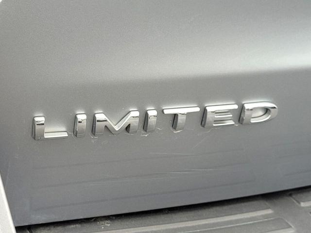 Photo of 2023 ICONIC SILVER METALLIC Ford Expedition