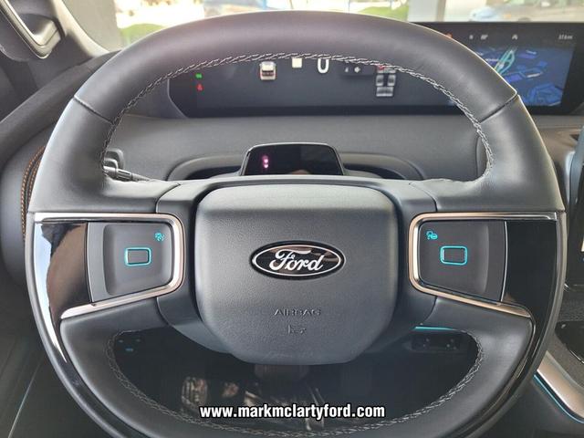 Photo of 2025 OXFORD WHITE Ford Expedition
