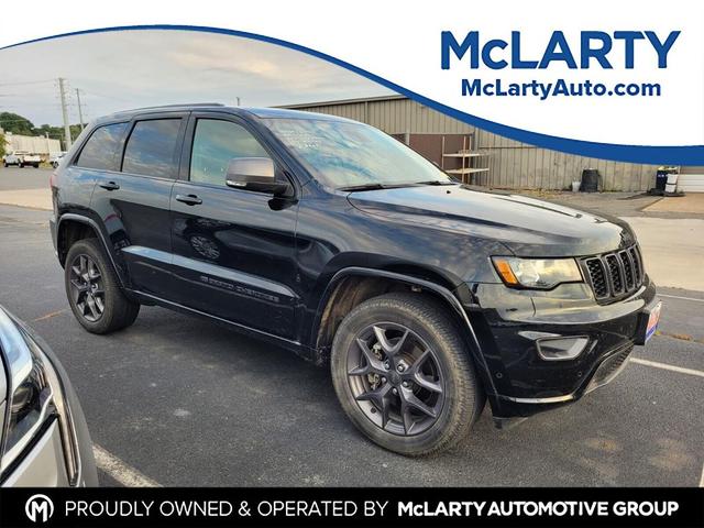 Photo of 2021 Diamond Black Crystal Pearlcoat Jeep Grand Cherokee