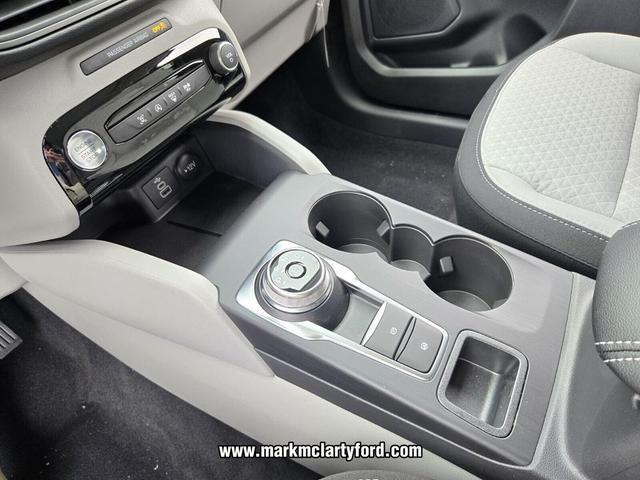 Photo of 2025 OXFORD WHITE Ford Escape