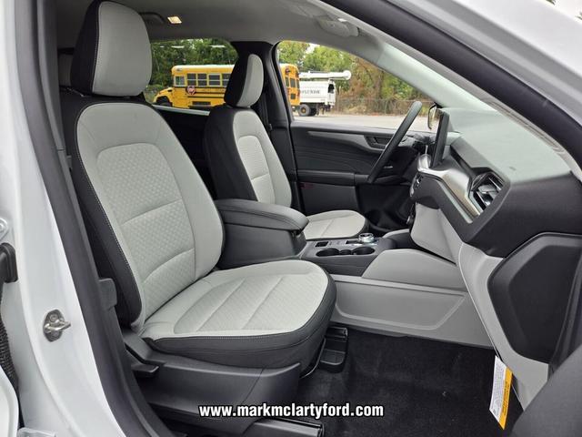 Photo of 2025 OXFORD WHITE Ford Escape