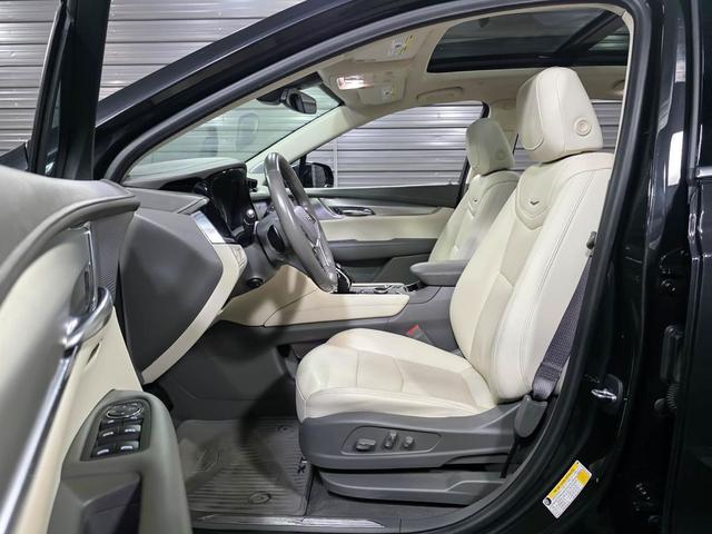 Photo of 2020 Manhattan Noir Metallic Cadillac XT5