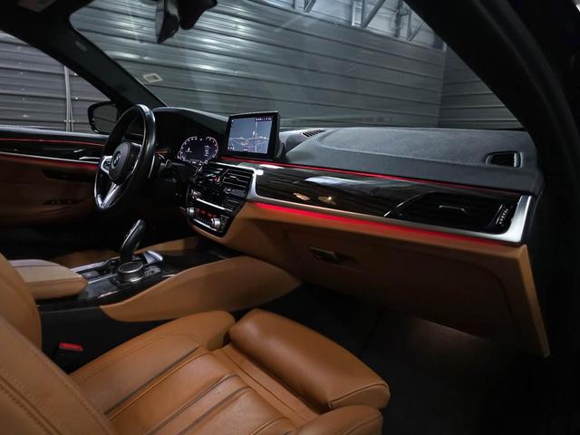Photo of 2020 Carbon Black Metallic BMW 530