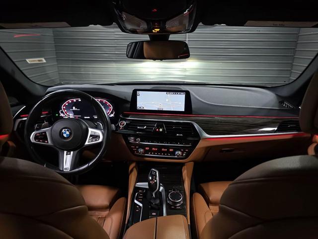 Photo of 2020 Carbon Black Metallic BMW 530