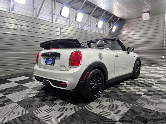Photo of 2016 White Silver Metallic MINI Convertible