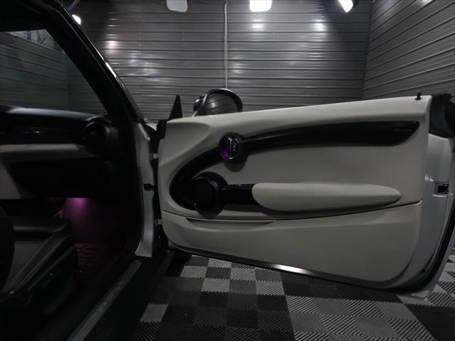 Photo of 2016 White Silver Metallic MINI Convertible
