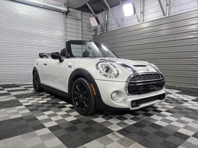 Photo of 2016 White Silver Metallic MINI Convertible