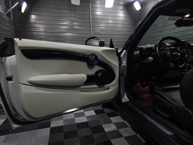 Photo of 2016 White Silver Metallic MINI Convertible