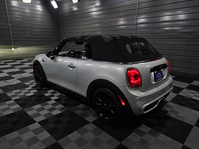 Photo of 2016 White Silver Metallic MINI Convertible