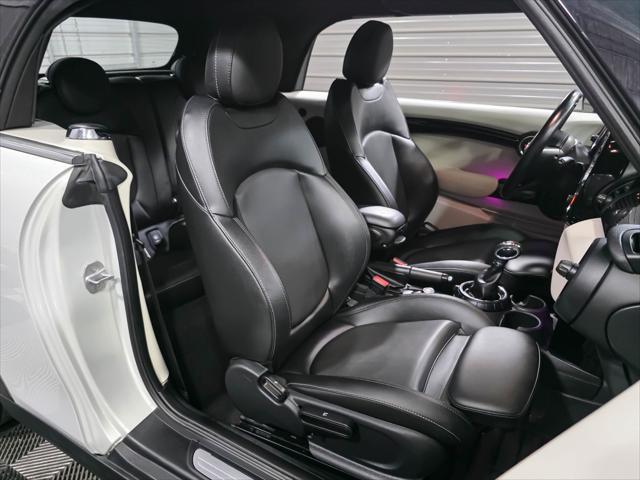 Photo of 2016 White Silver Metallic MINI Convertible