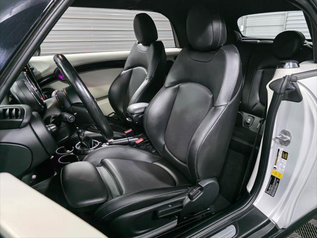 Photo of 2016 White Silver Metallic MINI Convertible