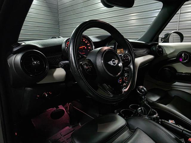 Photo of 2016 White Silver Metallic MINI Convertible