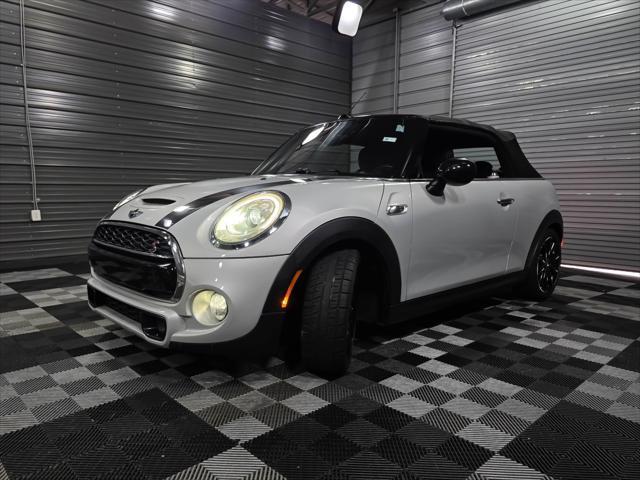 Photo of 2016 White Silver Metallic MINI Convertible