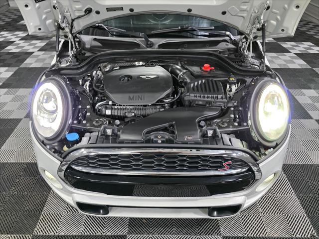 Photo of 2016 White Silver Metallic MINI Convertible