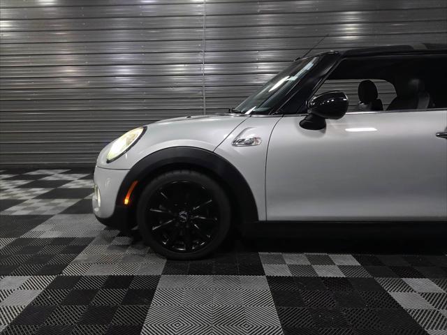Photo of 2016 White Silver Metallic MINI Convertible