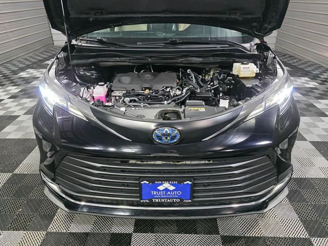 Photo of 2022 Midnight Black Metallic Toyota Sienna