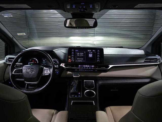 Photo of 2022 Midnight Black Metallic Toyota Sienna