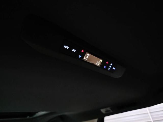Photo of 2022 Midnight Black Metallic Toyota Sienna